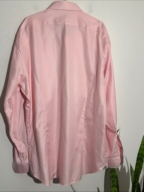 Men's Classic Long-Sleeve Dress Shirt in Light Pink